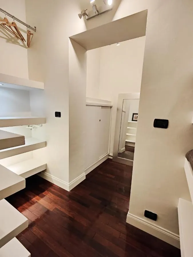 Designed Pop Apartment 2 Bedrooms, 2 Baths In Milan Center - Wifi, Ac, Steps From Subway M1 And M2, Central Station And Airport Connected Italia